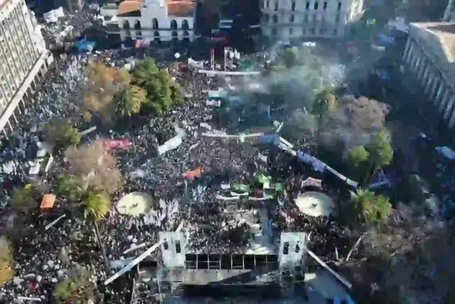 la campora muestra su poder de convocatoria y el kirchnerismo copa la plaza de mayo la campora muestra su poder de convocatoria y el kirchnerismo copa la plaza de mayo
